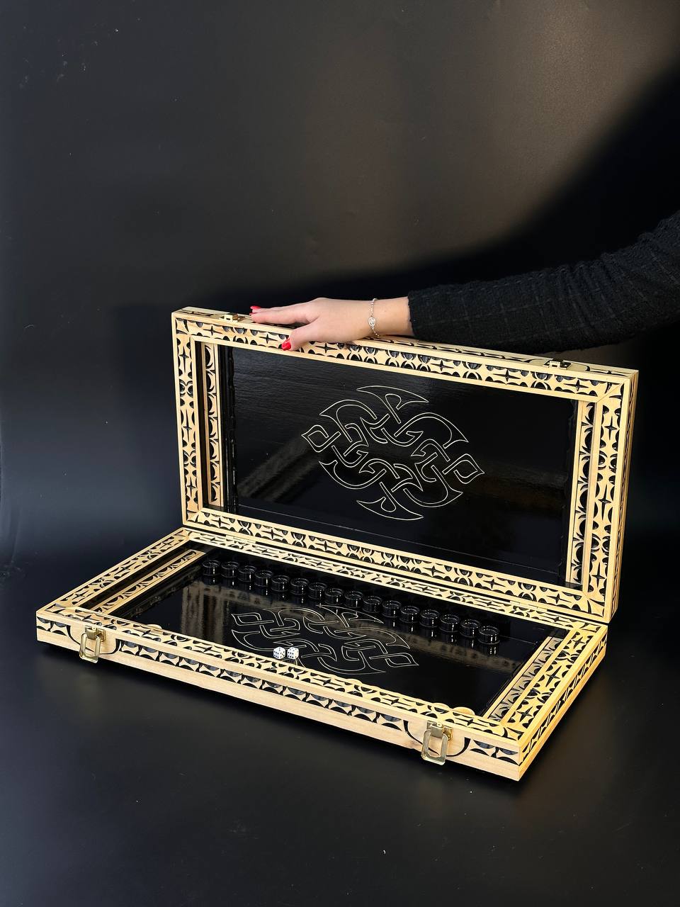 Holz-Backgammon handgefertigt geschnitzt, Reise-Backgammon, einzigartiges Backgammon-Set, limitiert