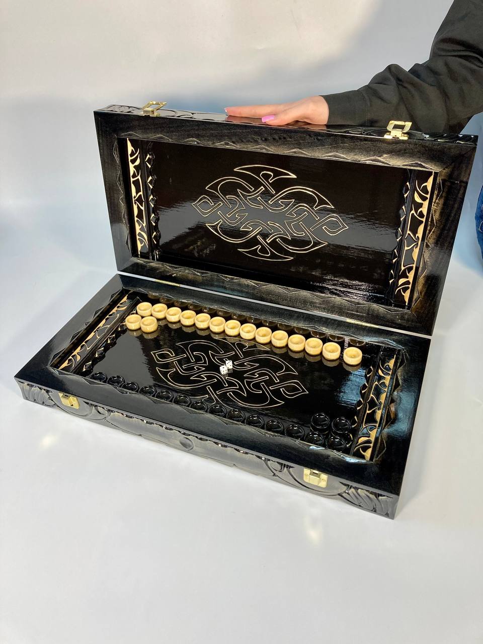 Exquisites 60x30 cm großes handgeschnitztes Backgammon-Set aus Holz mit aufwendiger Mikroschnitzerei & kostenloser internationaler Versand – Art. 190358