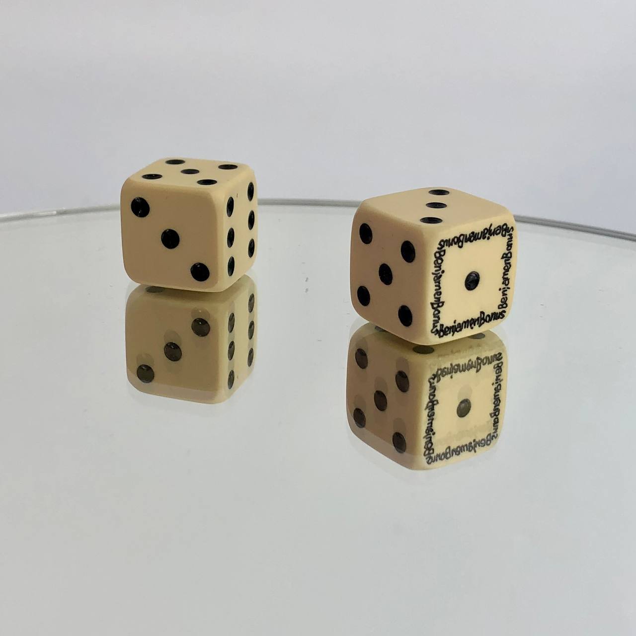 Jeu de dés de billard dans l'assortiment 9 mm. La personnalisation est possible.