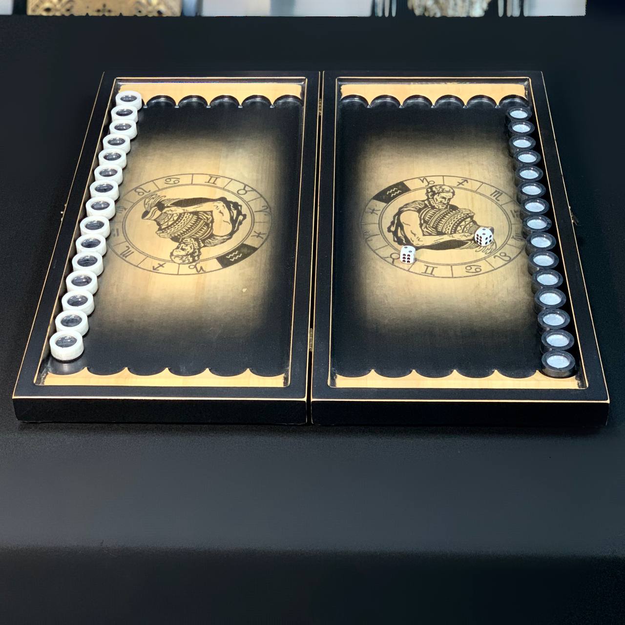 Holz-Backgammon „Wassermann“, 50×23×9cm, individuell gestaltet und geschenkfertig