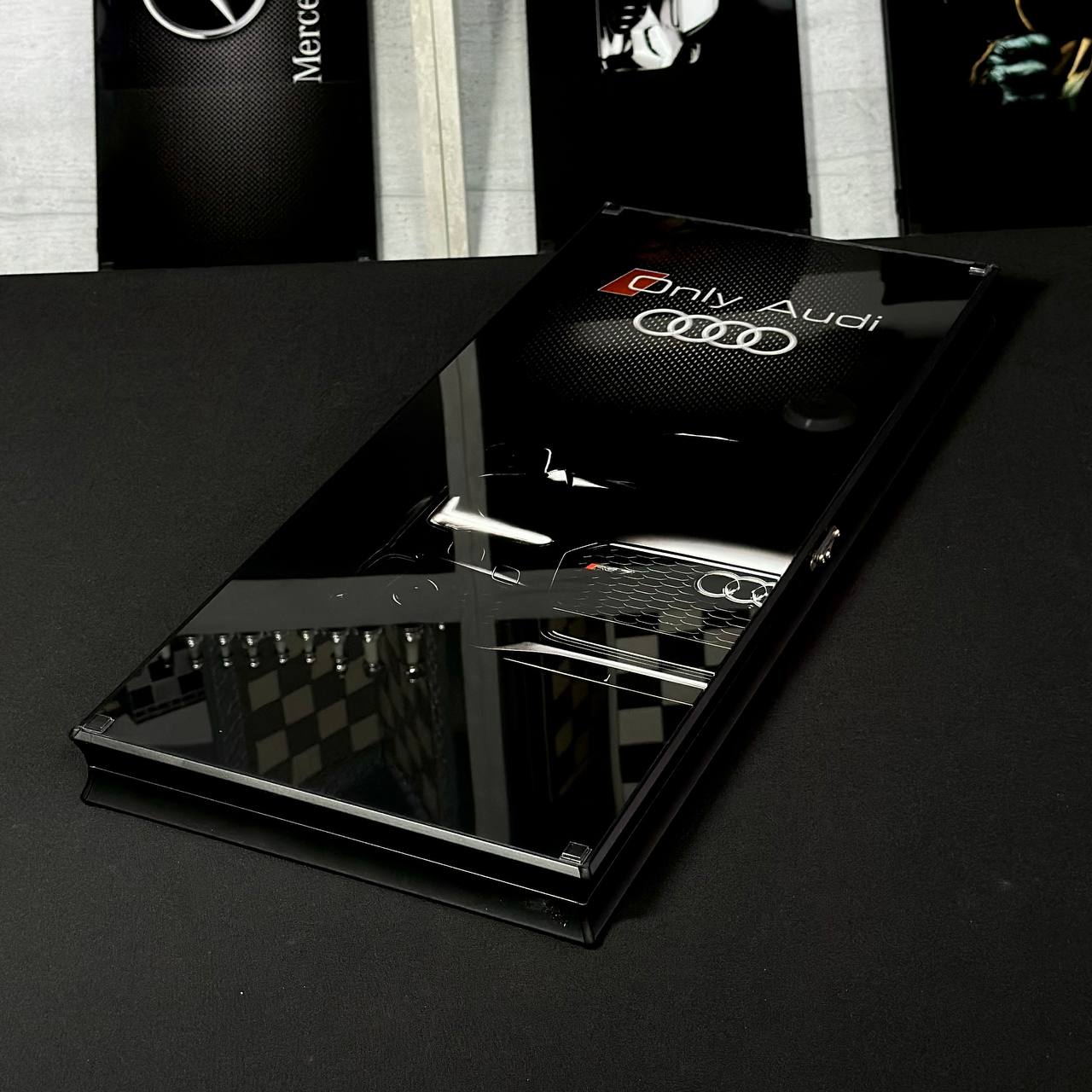 Bemerkenswertes Backgammon-Set aus Glas, 61 x 27 cm, Automarke, individuell gestaltet und als Geschenk geeignet