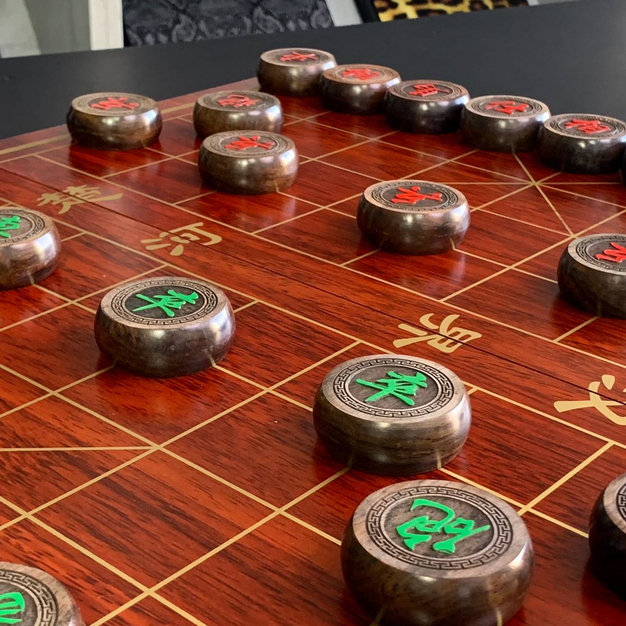 Klassisches chinesisches Schachspiel aus Holz Xiangqi, Schachspiel in kompakter Reisegröße, ungewöhnliches Geschenk für Papa, Geschenkfertig