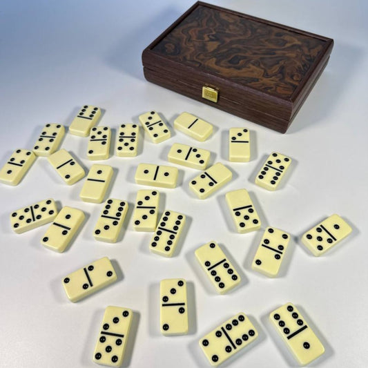 Dominoes set in a box of California wood, art. 400011