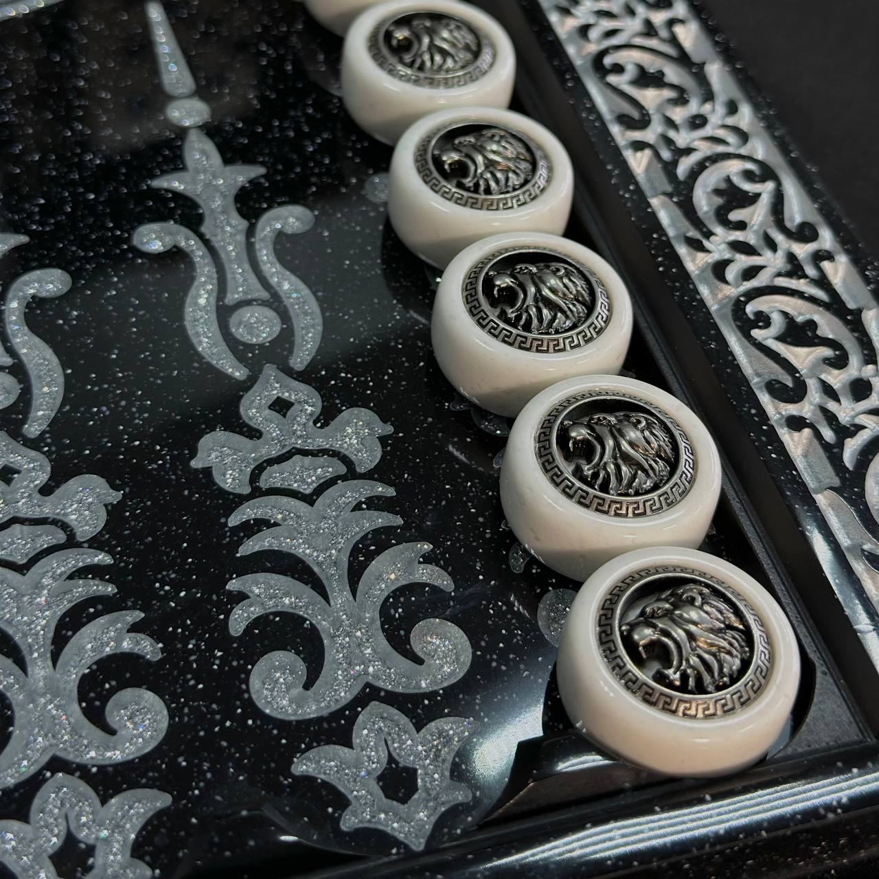 Backgammon de piedra acrílica negra de lujo "Silver Lion" 60×30cm, tablero de piedra