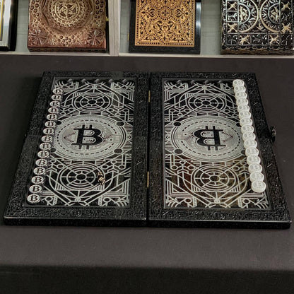 Stein-Backgammon, Bitcoin-Symbol oben, Spielbrett, Backgammon-Set, limitiert