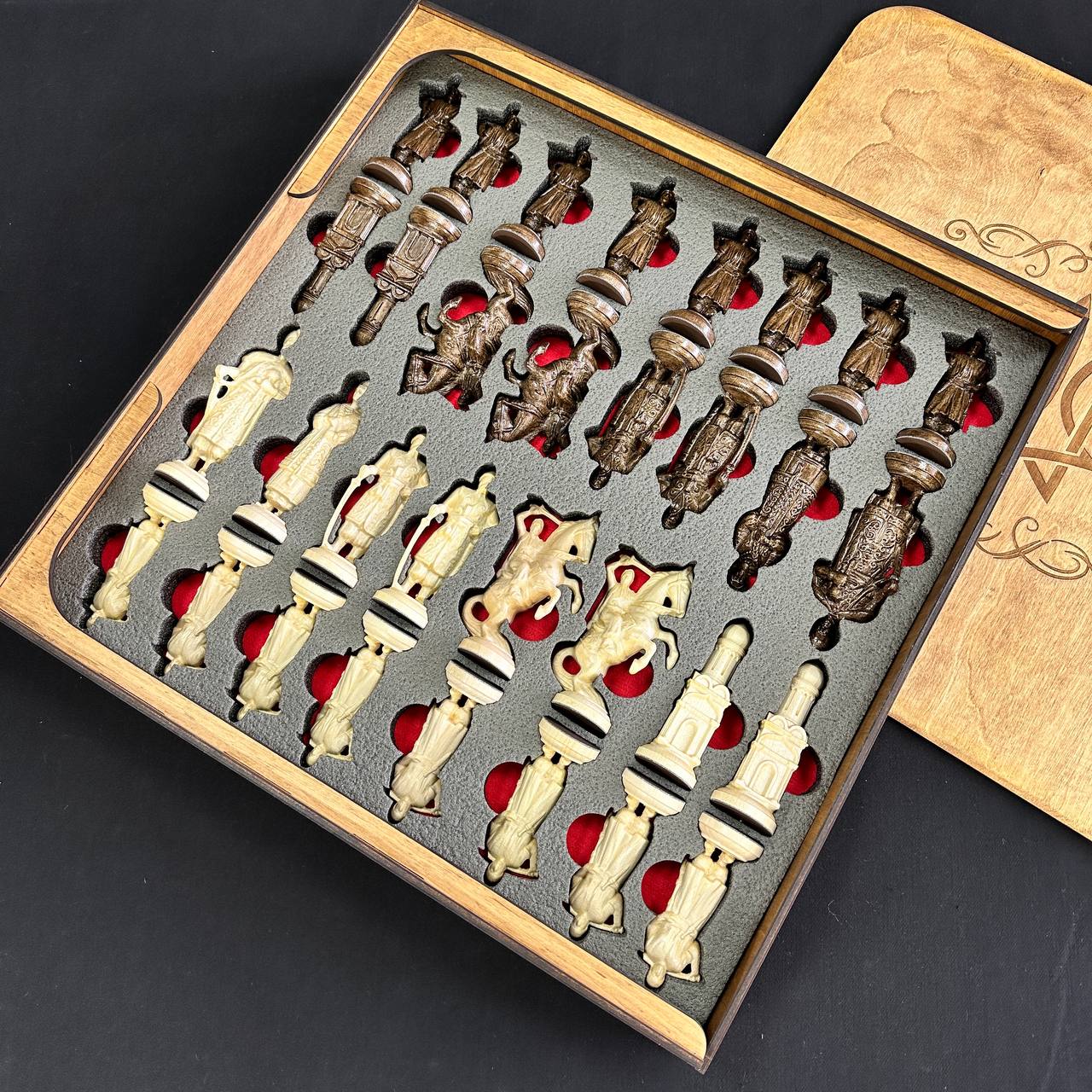 Luxuriöses Schachset aus weiß-schwarzem Acrylstein, Backgammon-Brett und Damespiel, limitierte Version