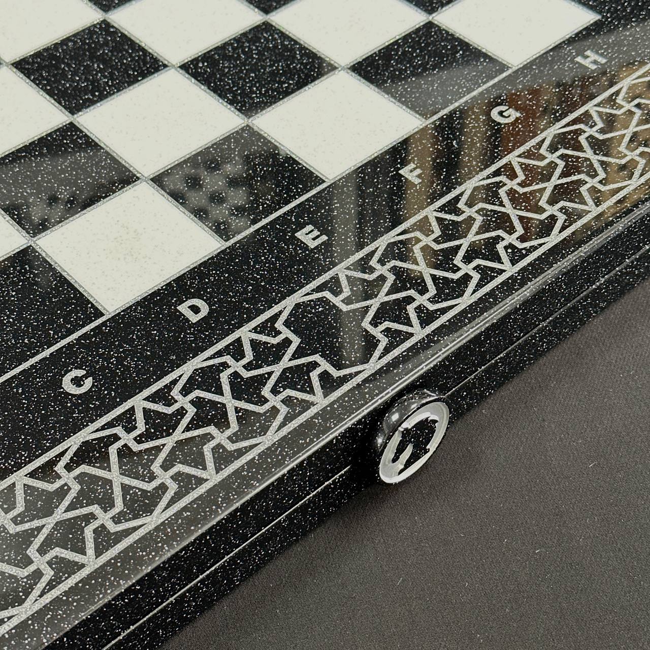 Luxuriöses Schachset aus weiß-schwarzem Acrylstein, Backgammon-Brett und Damespiel, limitierte Version