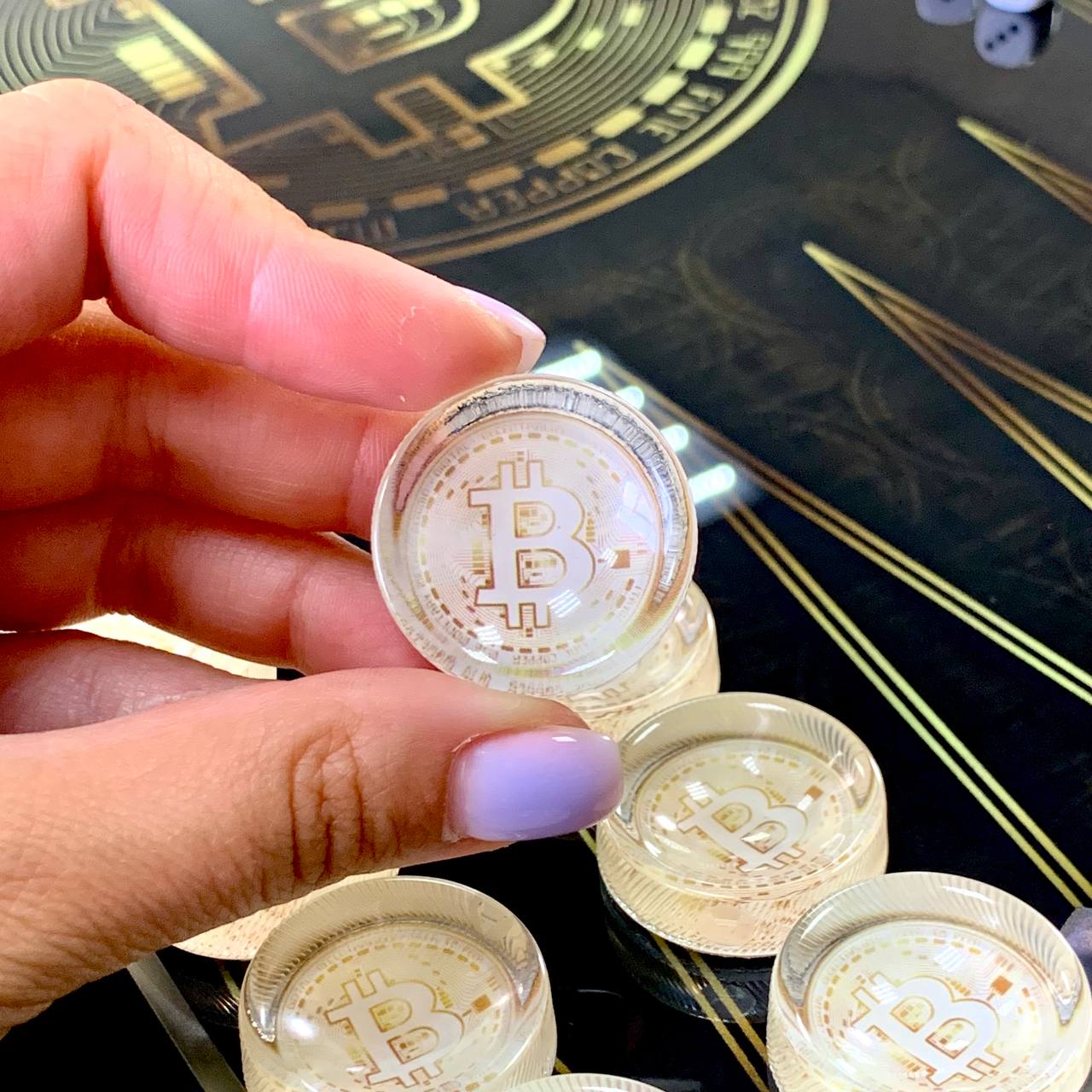 Glas-Backgammon „Bitcoin“, Backgammon-Brett, Geschenk für Chef