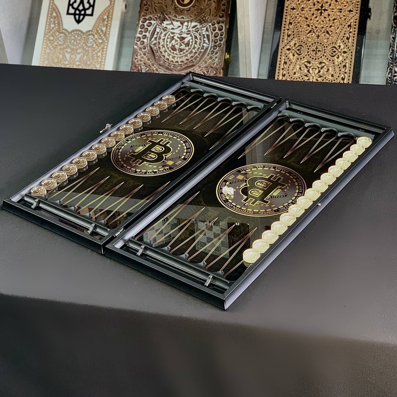 Glas-Backgammon „Bitcoin“, Backgammon-Brett, Geschenk für Chef