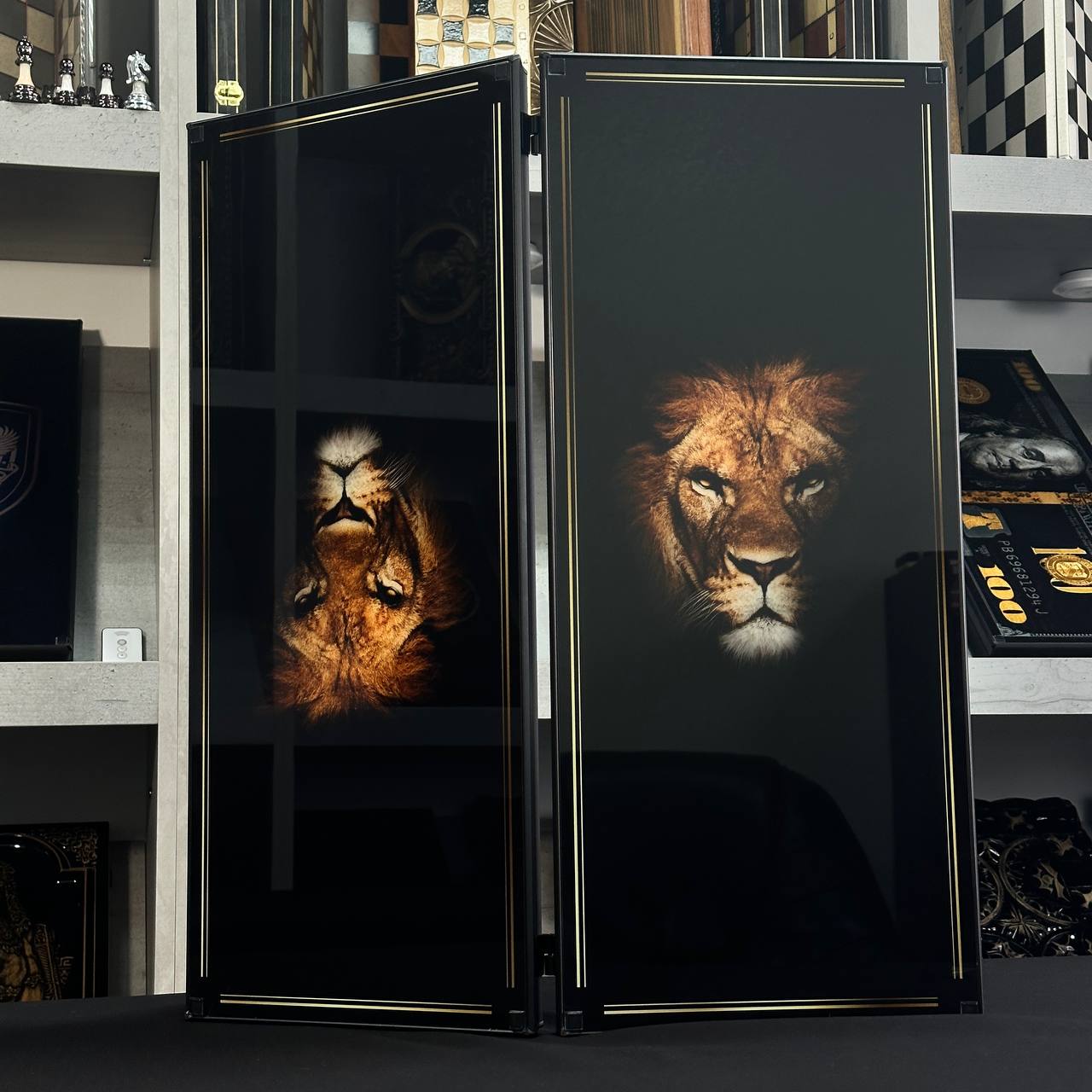 Jeu de backgammon en verre LION, 61*27*5cm, Design personnalisé et exclusif. Prêt à offrir.