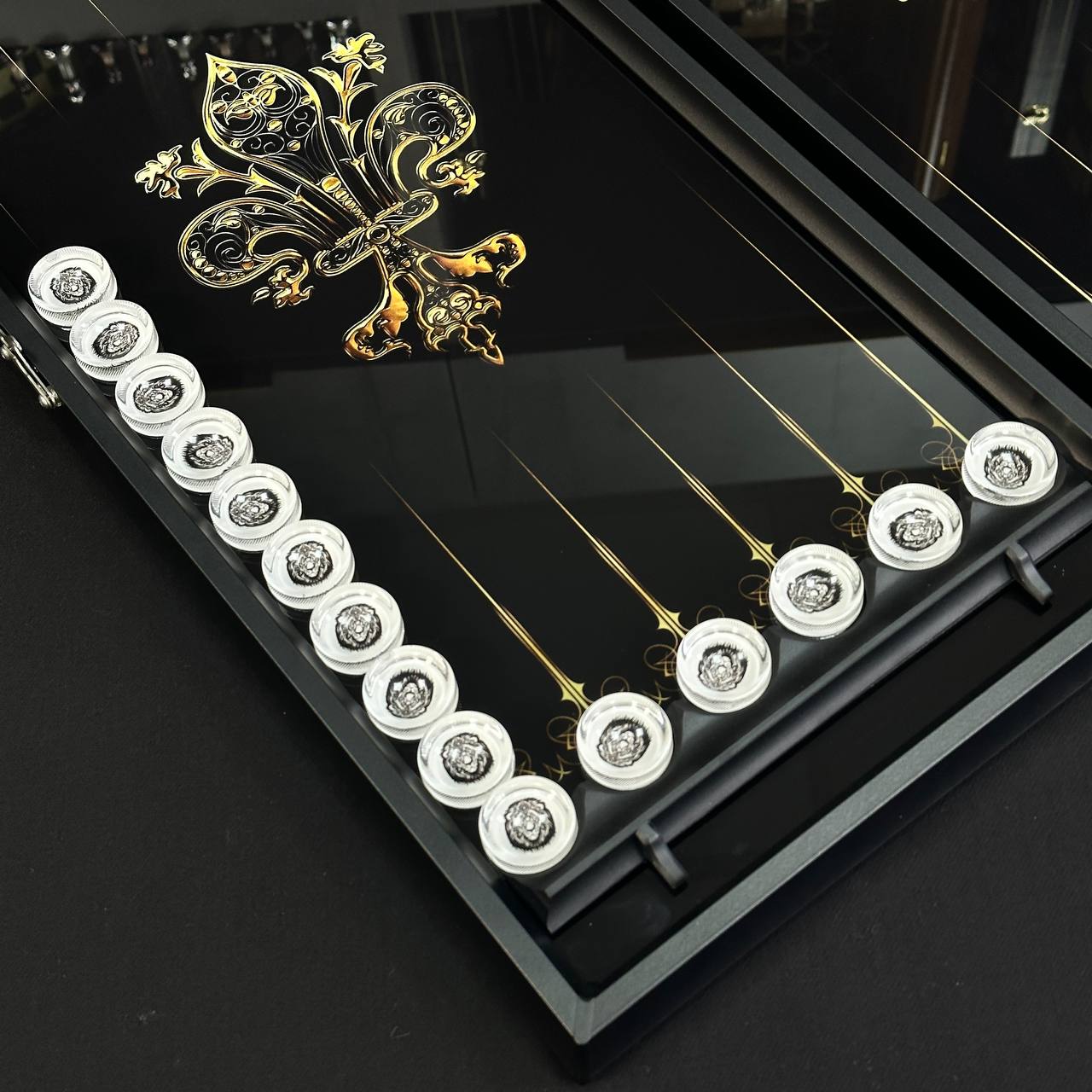 Jeu de backgammon en verre LION, 61*27*5cm, Design personnalisé et exclusif. Prêt à offrir.