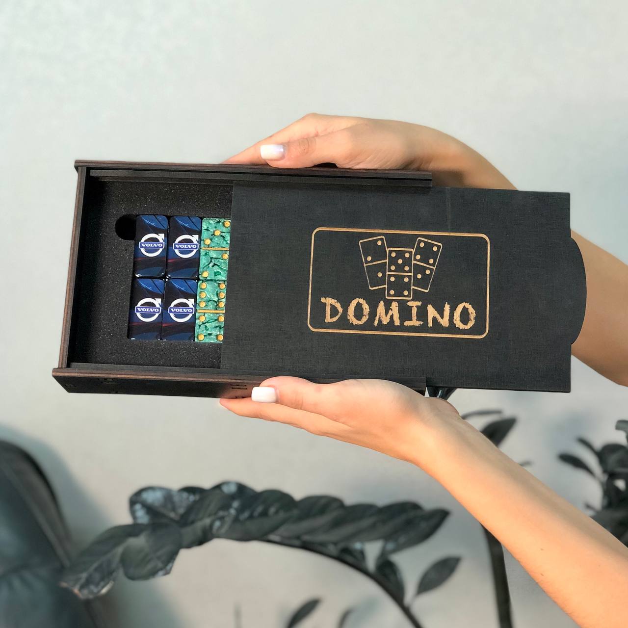 Dominoes Set Handmade Epoxy resin 46*23*9mm with Car brand in box. Gift-ready and Customized