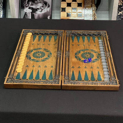 Jeu de backgammon en bois et résine époxy 48*24cm. Prêt à offrir. Personnalisation possible.