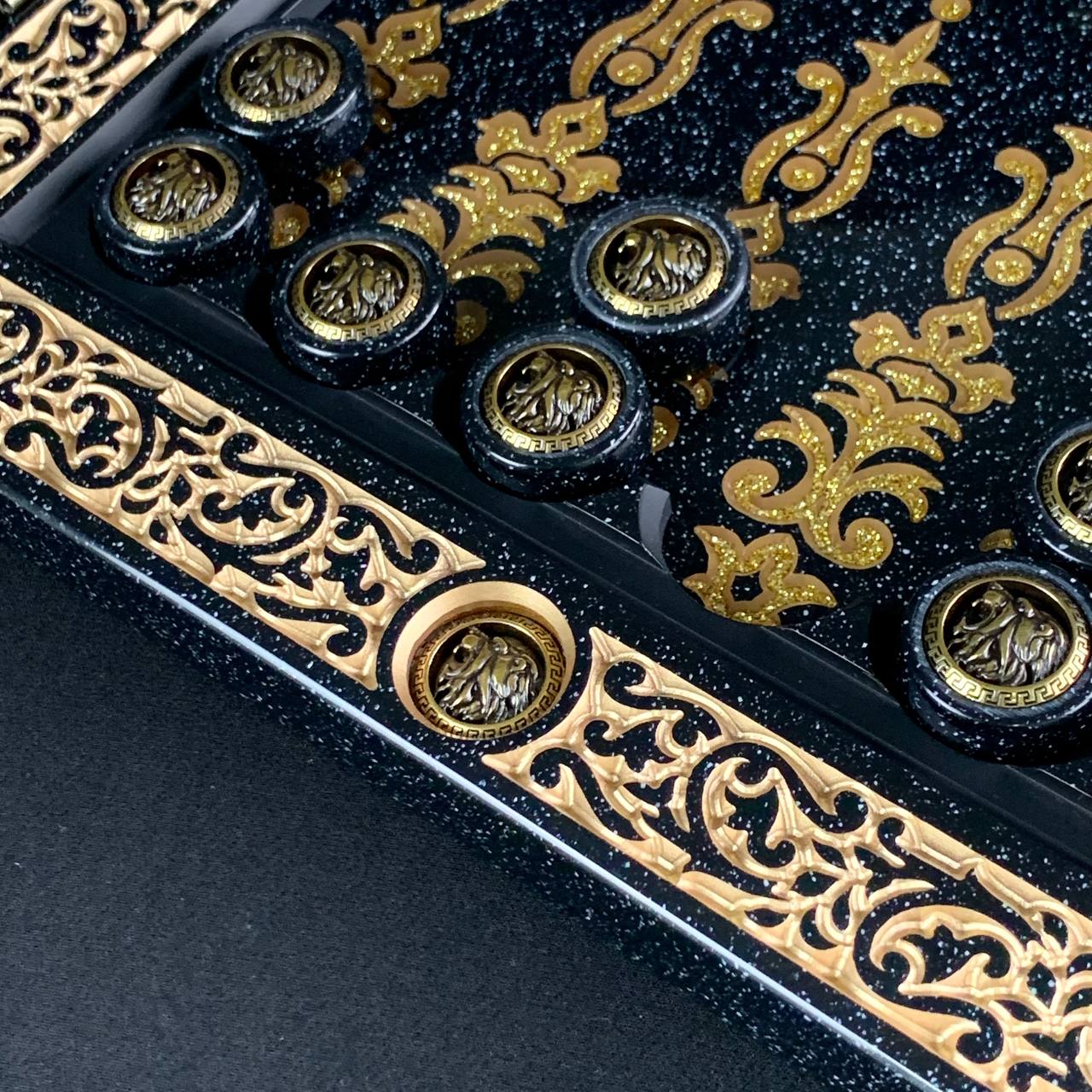 Backgammon de lujo de piedra acrílica negra "León Dorado" 60×30cm, art.190608