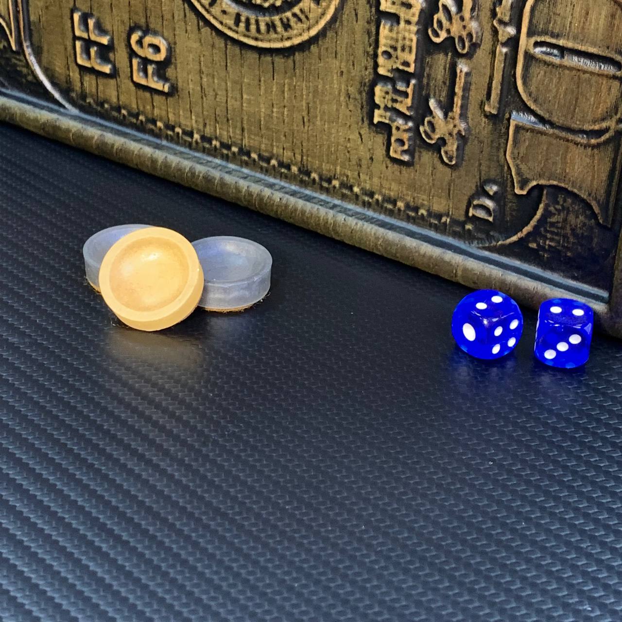 Jeu de backgammon en bois "Dollar", 46×23×3cm, prêt à offrir et personnalisé.