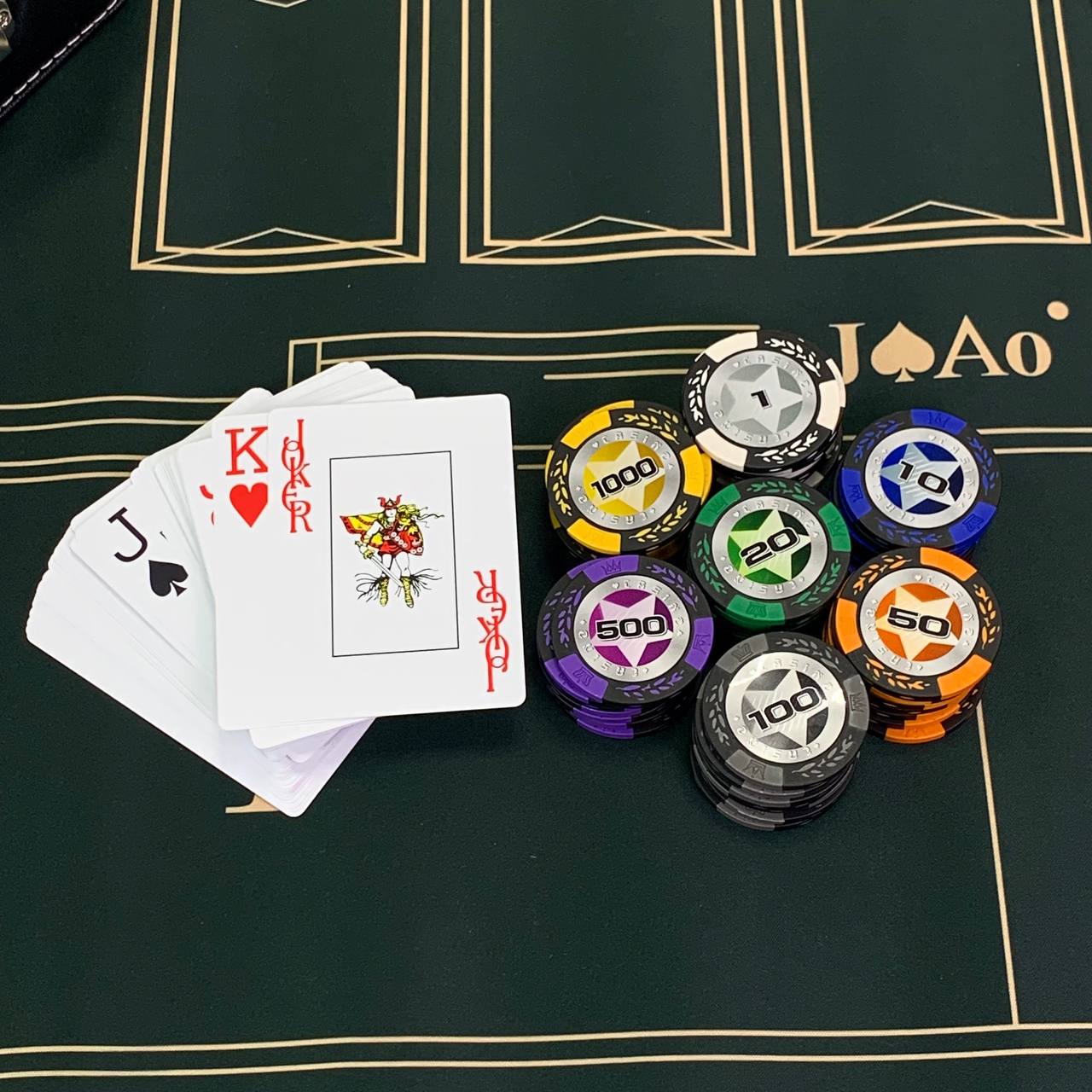 Poker 300 Chips Set: The Ultimate Poker Experience with Free International Shipping Gift-ready Unusual