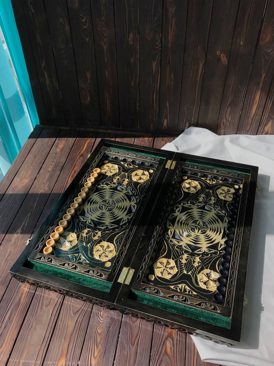 Backgammon de madera con tablero de cristal 62×32×7 cm